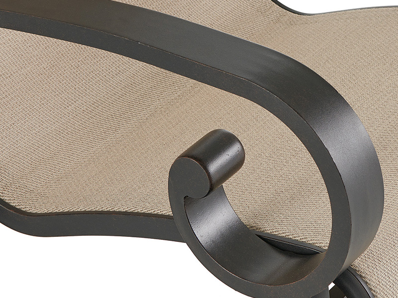 CHAISE À MANGER SOLSTICE EN ALUMINIUM BRONZE VIEILLI AVEC TRESSES ÉLASTIQUES